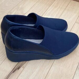 Clarks ultimate comfort collection Black Wedge slip on Shoes. Women’s size 11